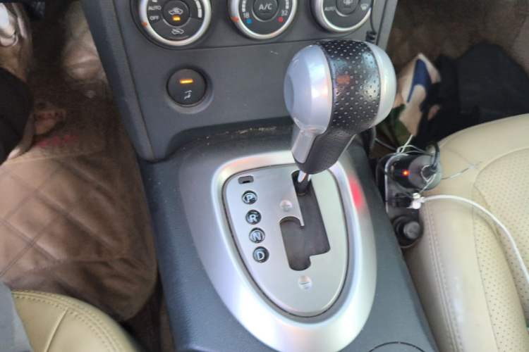Used Nissan Qashqai 2011 2.0 XV Lea CVT 2WD Gear Lever