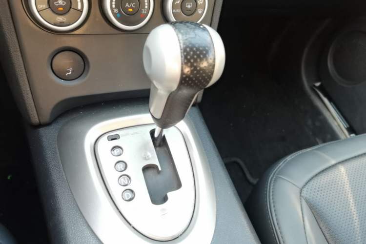 Used Nissan Qashqai 2011 2.0 XV Lea CVT 2WD Gear Lever