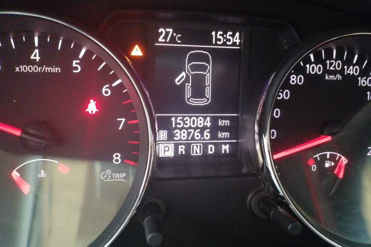 Used Nissan Qashqai 2011 2.0 XV Lea CVT 2WD Odometer Close Up