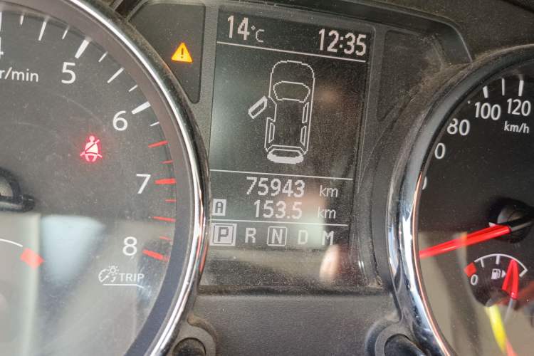 Used Nissan Qashqai 2011 2.0 XV Lea CVT 2WD Odometer Close Up