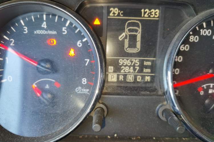 Used Nissan Qashqai 2011 2.0 XV Lea CVT 2WD Odometer Close Up