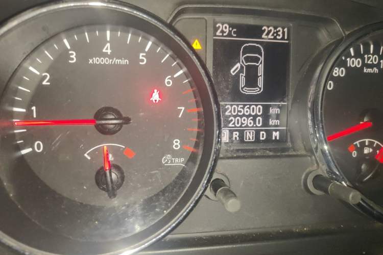 Used Nissan Qashqai 2011 2.0 XV Lea CVT 2WD Odometer Close Up