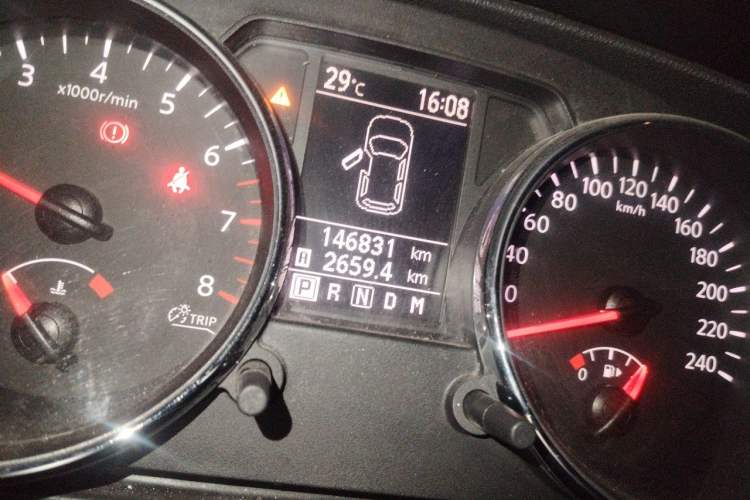 Used Nissan Qashqai 2011 2.0 XV Lea CVT 2WD Odometer Close Up