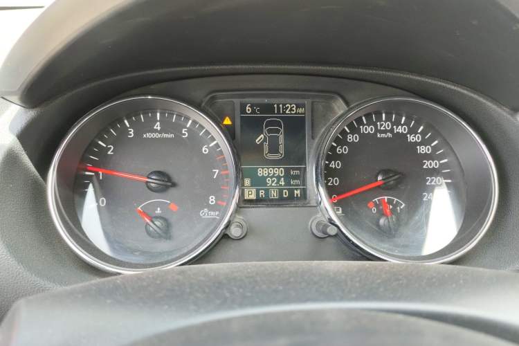 Used Nissan Qashqai 2011 2.0 XV Lea CVT 2WD Odometer Close Up