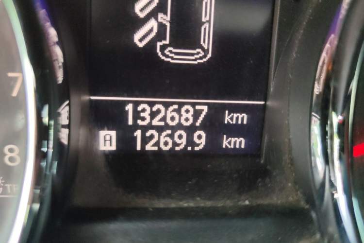 Used Nissan Qashqai 2011 1.6XE Wind 5MT 2WD Odometer Close Up