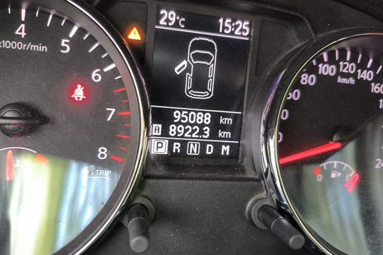 Used Nissan Qashqai 2011 2.0 XL Fire CVT 2WD Odometer Close Up
