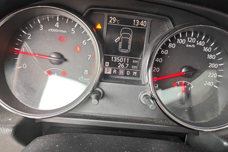 Used Nissan Qashqai 2011 2.0 XV Lea CVT 2WD Odometer Close Up
