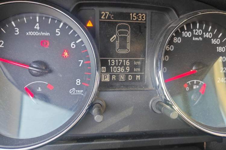 Used Nissan Qashqai 2011 2.0 XV Lea CVT 2WD Odometer Close Up
