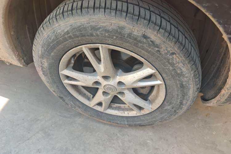 Used Nissan Qashqai 2011 2.0 XL Fire CVT 2WD Right Front Wheel Hub