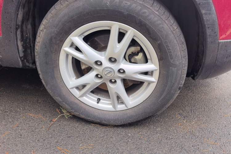 Used Nissan Qashqai 2011 2.0 XL Fire CVT 2WD Right Front Wheel Hub