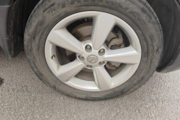 Used Nissan Qashqai 2011 2.0 XV Lea CVT 2WD Right Front Wheel Hub
