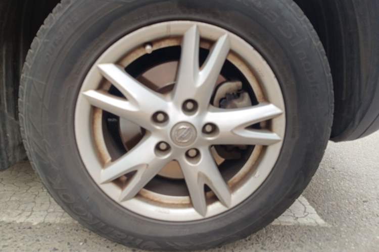 Used Nissan Qashqai 2011 2.0 XL Fire CVT 2WD Right Front Wheel Hub