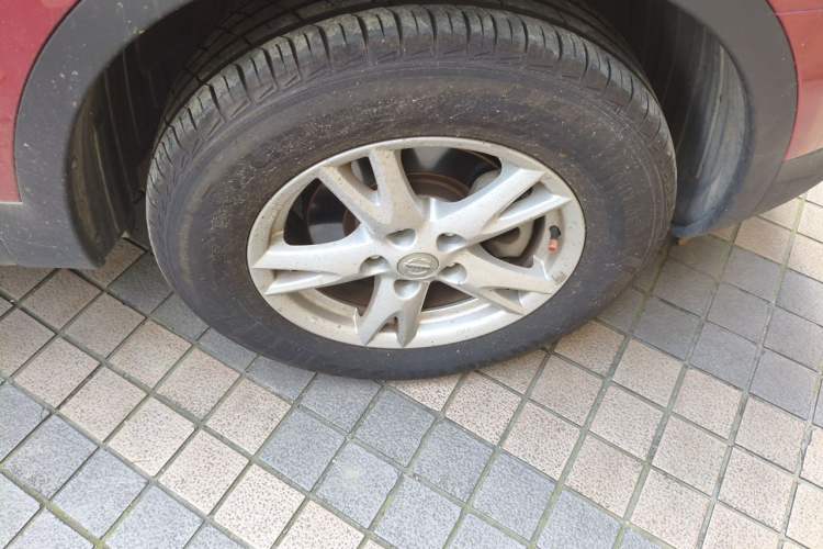Used Nissan Qashqai 2011 2.0 XL Fire CVT 2WD Right Front Wheel Hub