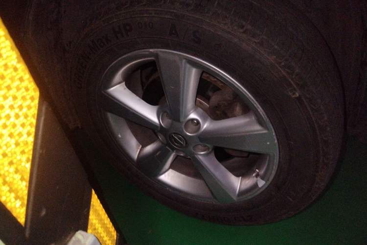 Used Nissan Qashqai 2011 2.0 XV Lea CVT 2WD Right Front Wheel Hub