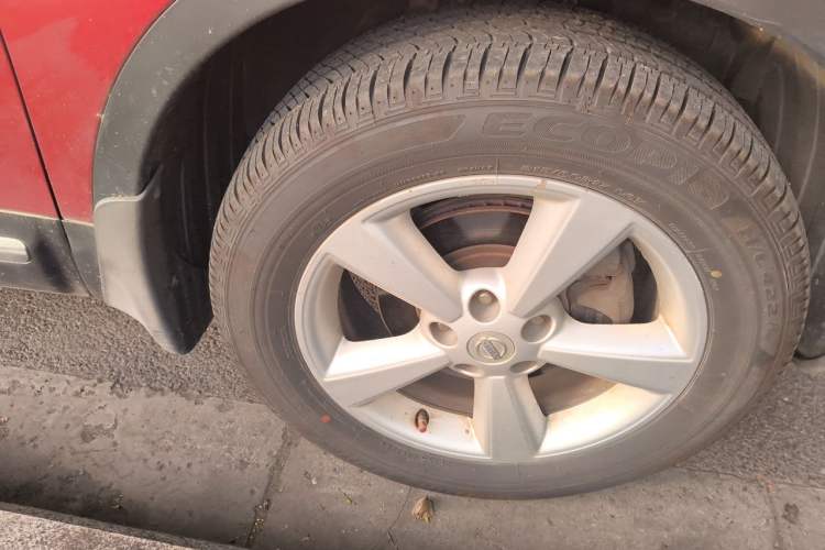 Used Nissan Qashqai 2011 2.0 XV Lea CVT 2WD Right Front Wheel Hub