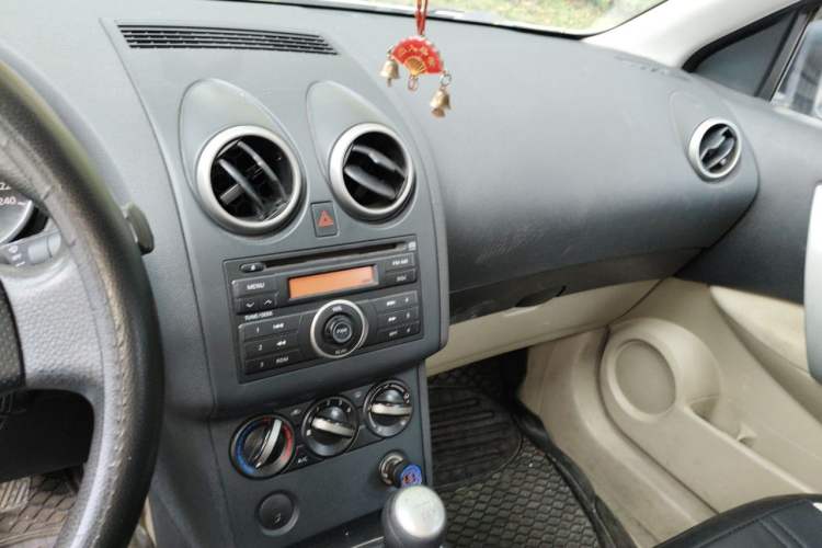 Used Nissan Qashqai 2011 2.0 XL Fire 6MT 2WD Audio And AC Panel