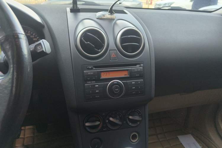 Used Nissan Qashqai 2011 2.0 XL Fire 6MT 2WD Audio And AC Panel