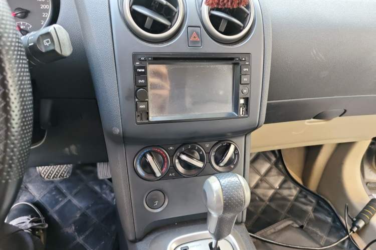 Used Nissan Qashqai 2011 2.0 XL Fire CVT 2WD Audio And AC Panel