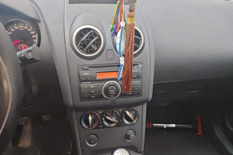 Used Nissan Qashqai 2011 2.0 XL Fire 6MT 2WD Audio And AC Panel