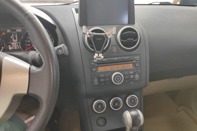 Used Nissan Qashqai 2011 2.0 XV Lea CVT 2WD Audio And AC Panel