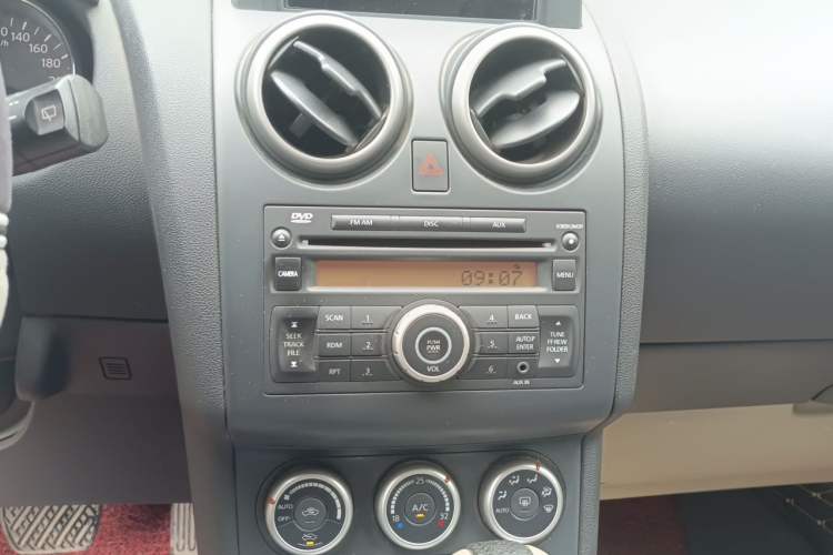 Used Nissan Qashqai 2011 2.0 XV Lea CVT 2WD Audio And AC Panel
