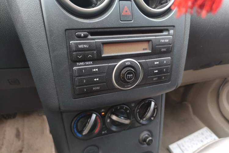 Used Nissan Qashqai 2011 2.0 XL Fire 6MT 2WD Audio And AC Panel