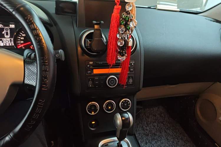 Used Nissan Qashqai 2011 2.0 XV Lea CVT 2WD Audio And AC Panel