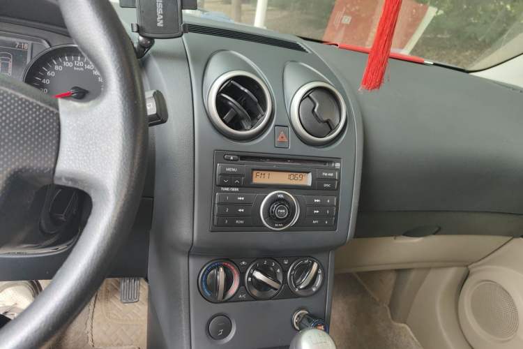 Used Nissan Qashqai 2011 2.0 XL Fire 6MT 2WD Audio And AC Panel