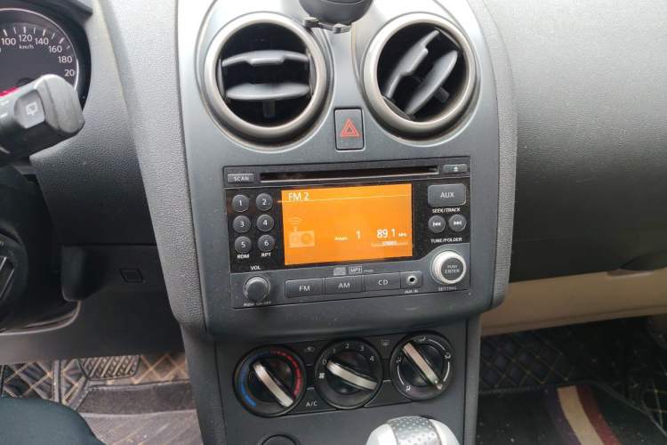 Used Nissan Qashqai 2011 2.0 XL Fire CVT 2WD Audio And AC Panel