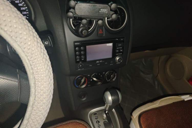 Used Nissan Qashqai 2011 2.0 XL Fire CVT 2WD Audio And AC Panel