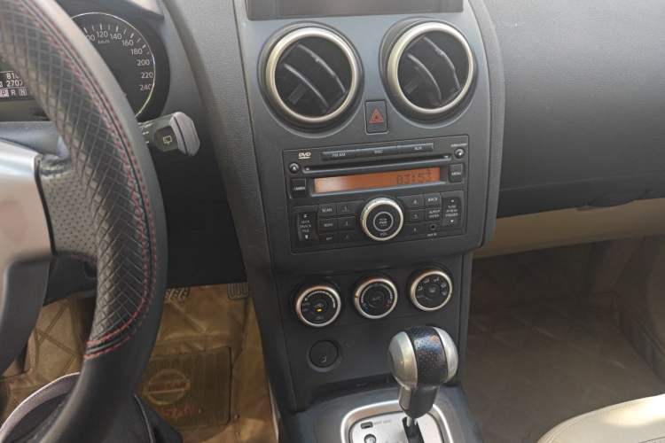 Used Nissan Qashqai 2011 2.0 XV Lea CVT 2WD Audio And AC Panel