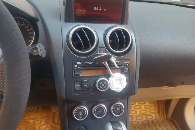 Used Nissan Qashqai 2011 2.0 XV Lea CVT 2WD Audio And AC Panel