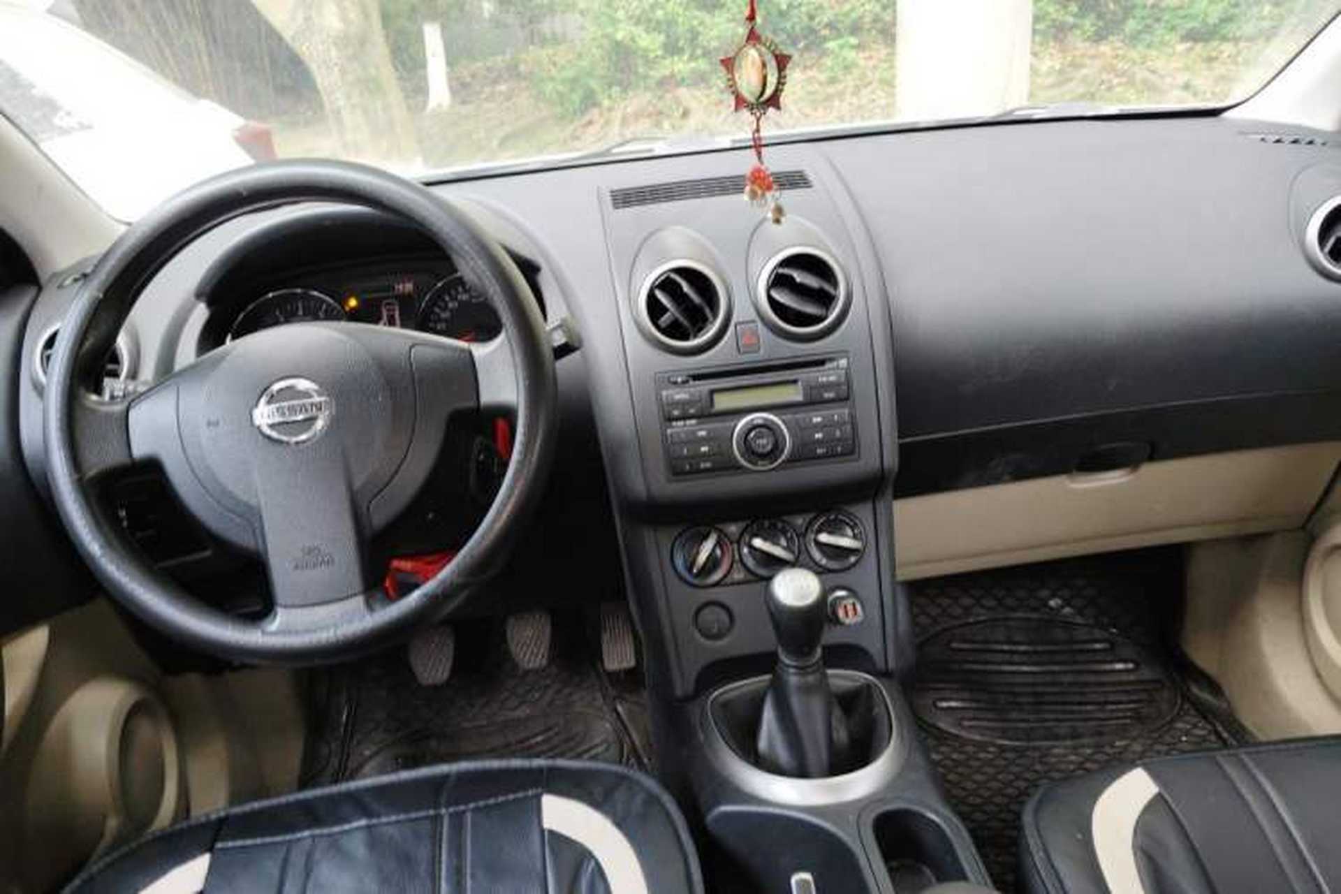 Used Nissan Qashqai 2011 2.0 XL Fire 6MT 2WD Center Console