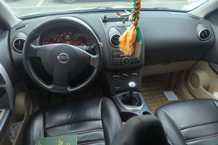 Used Nissan Qashqai 2011 2.0 XL Fire 6MT 2WD Center Console