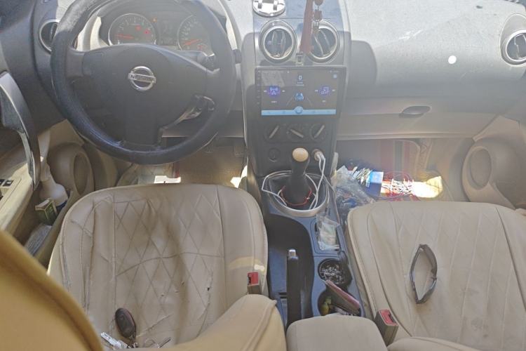 Used Nissan Qashqai 2011 2.0 XL Fire 6MT 2WD Center Console