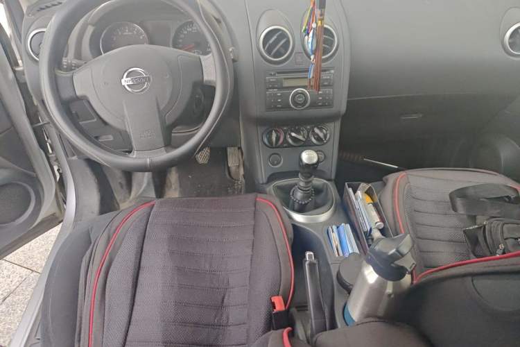 Used Nissan Qashqai 2011 2.0 XL Fire 6MT 2WD Center Console