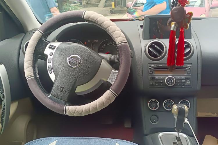 Used Nissan Qashqai 2011 2.0 XV Lea CVT 2WD Center Console