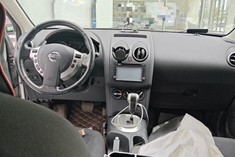 Used Nissan Qashqai 2011 2.0 XL Fire CVT 2WD Center Console