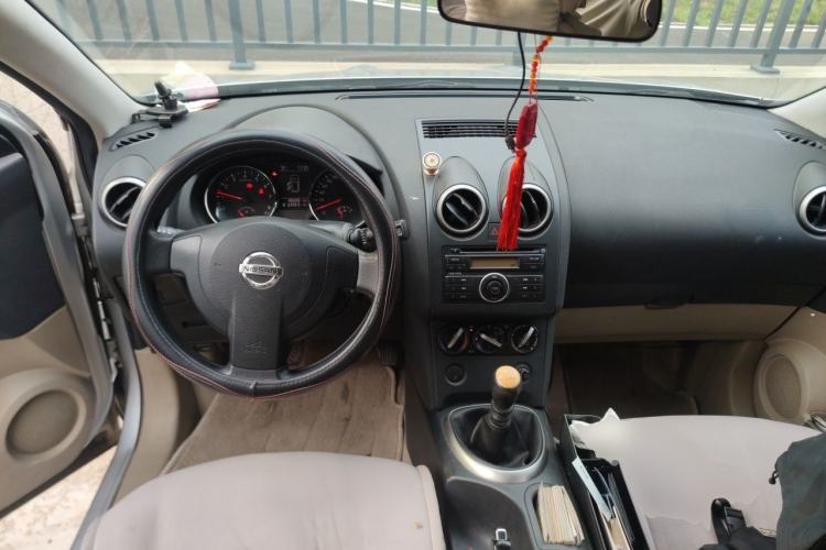 Used Nissan Qashqai 2011 2.0 XL Fire 6MT 2WD Center Console