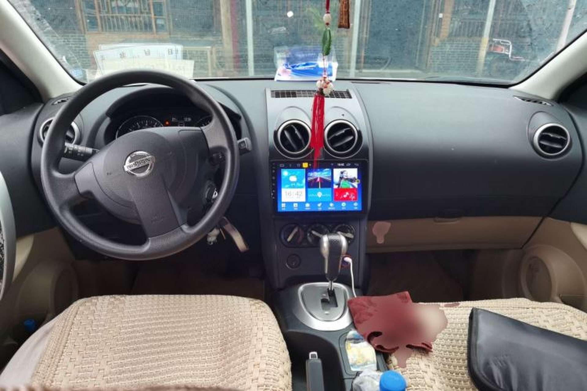 Used Nissan Qashqai 2011 2.0 XL Fire CVT 2WD Center Console