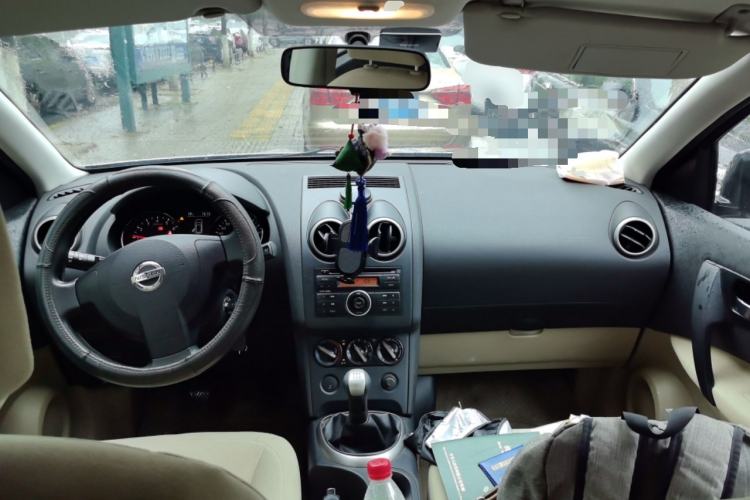 Used Nissan Qashqai 2011 1.6XE Wind 5MT 2WD Center Console