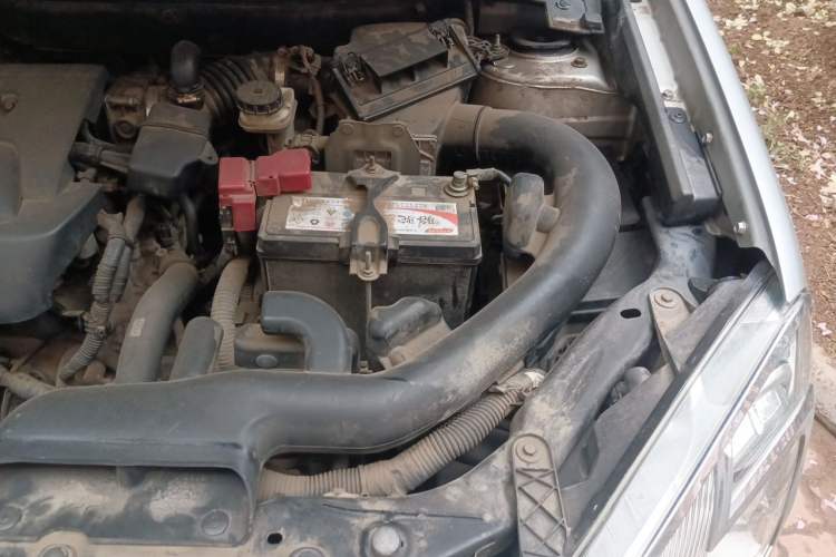 Used Nissan Qashqai 2011 2.0 XV Lea CVT 2WD Engine Bay Left
