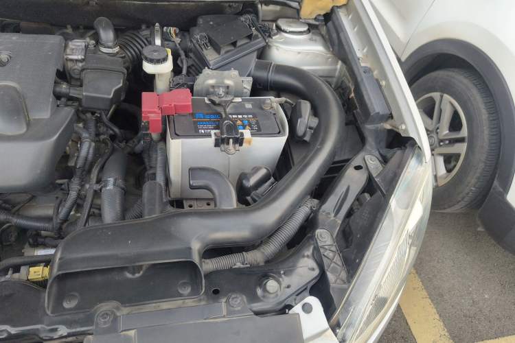 Used Nissan Qashqai 2011 2.0 XL Fire 6MT 2WD Engine Bay Left