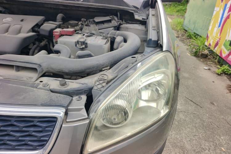 Used Nissan Qashqai 2011 2.0 XV Lea CVT 2WD Engine Bay Left