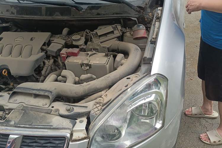 Used Nissan Qashqai 2011 2.0 XV Lea CVT 2WD Engine Bay Left