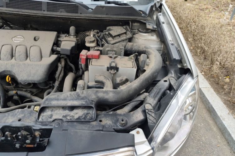 Used Nissan Qashqai 2011 2.0 XV Lea CVT 2WD Engine Bay Left