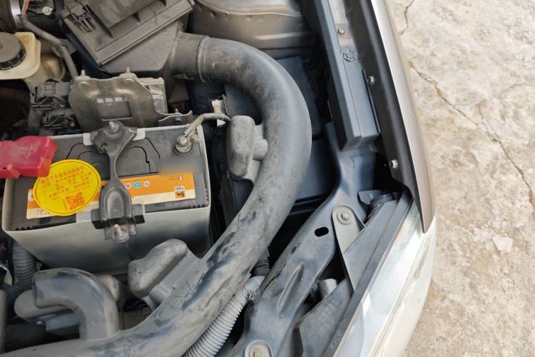 Used Nissan Qashqai 2011 2.0 XV Lea CVT 2WD Engine Bay Left