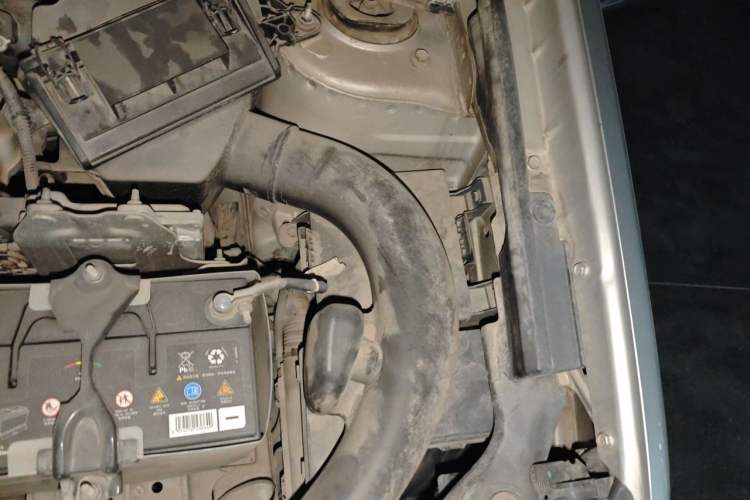 Used Nissan Qashqai 2011 2.0 XL Fire CVT 2WD Engine Bay Left