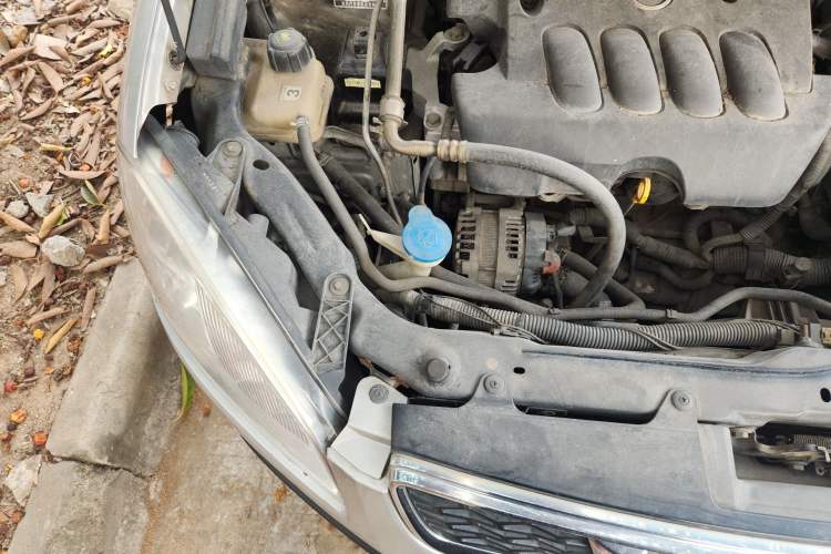 Used Nissan Qashqai 2011 2.0 XL Fire CVT 2WD Engine Bay Right