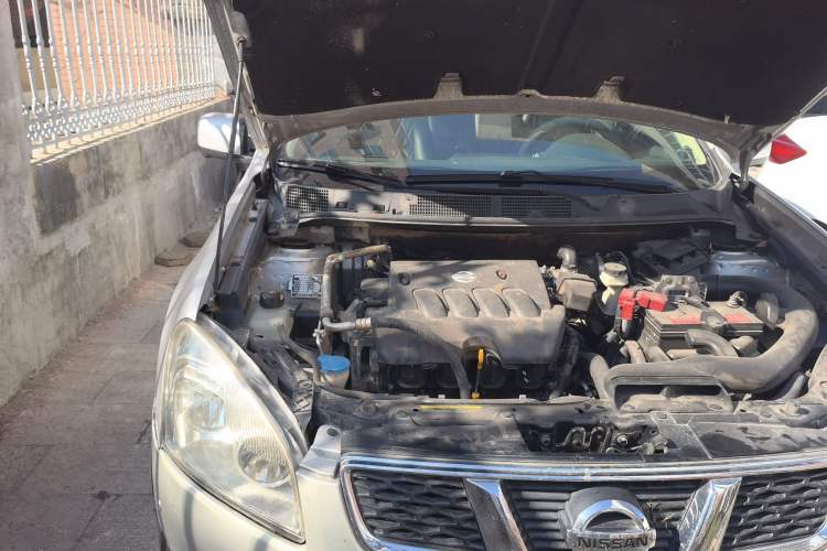 Used Nissan Qashqai 2011 2.0 XV Lea CVT 2WD Engine Bay Right